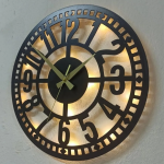LED Işıklı Dekoratif Duvar Saati - Modern ve Şık Tasarım 50x50 cm - Görsel 3
