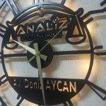 Kişiye Özel Avukat Temalı Işıklı Duvar Saati – Şık ve Modern 50x50 cm - Görsel 5
