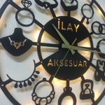 Lüks Takı ve Aksesuar Temalı Kişiye Özel Işıklı Duvar Saati - Görsel 5